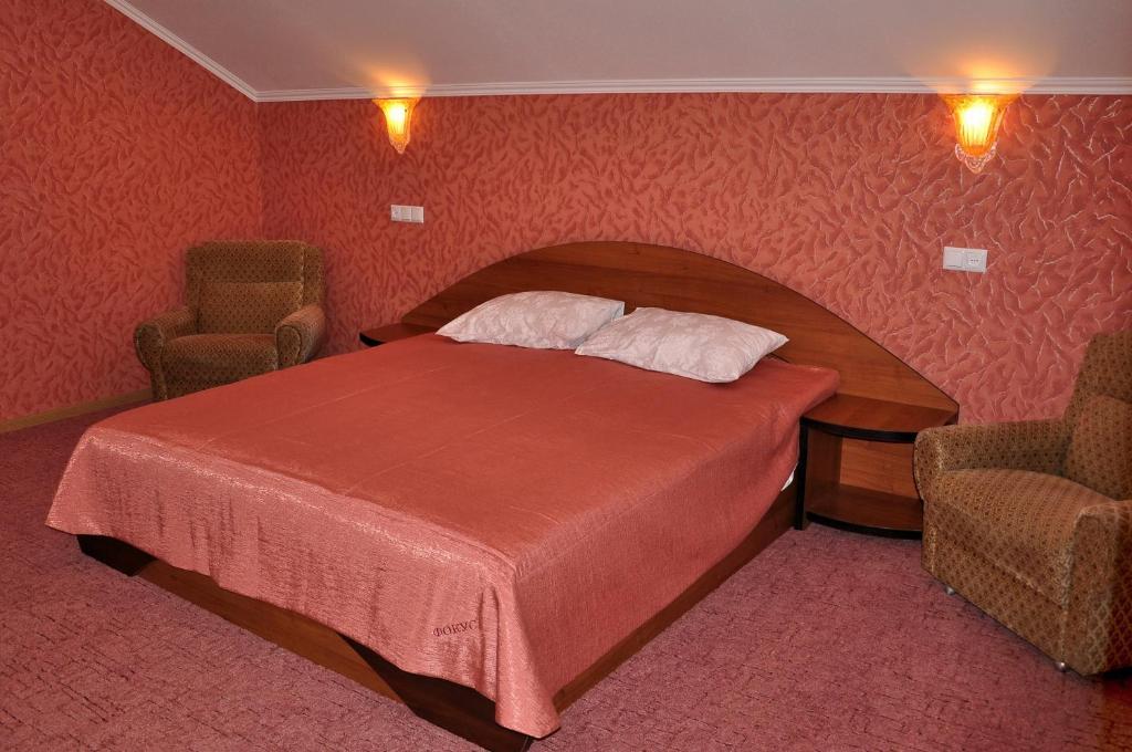 Focus Hotel Khoust Extérieur photo