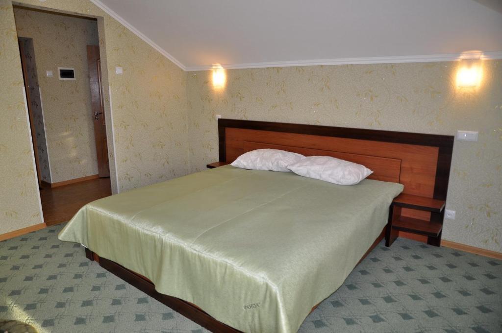 Focus Hotel Khoust Extérieur photo