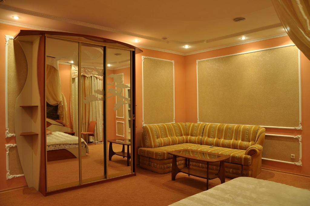 Focus Hotel Khoust Extérieur photo