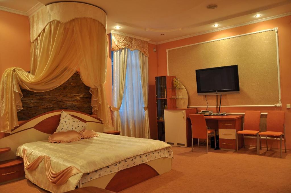 Focus Hotel Khoust Extérieur photo